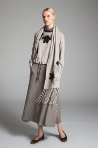 SWEATSHIRT S190 SCARF S192 SKIRT S172
